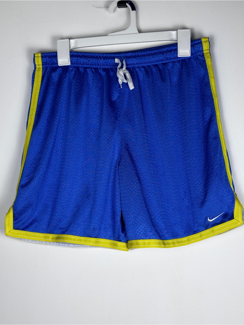 Nike Boys Basketball Mesh Shorts M 8-10 Blue Yellow Y2K 2000s Style